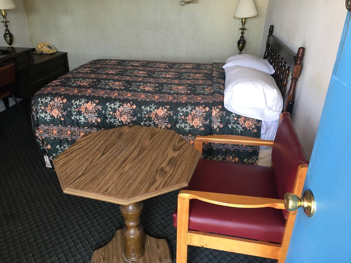 Skyliner Motel Stroud Eksteriør bilde