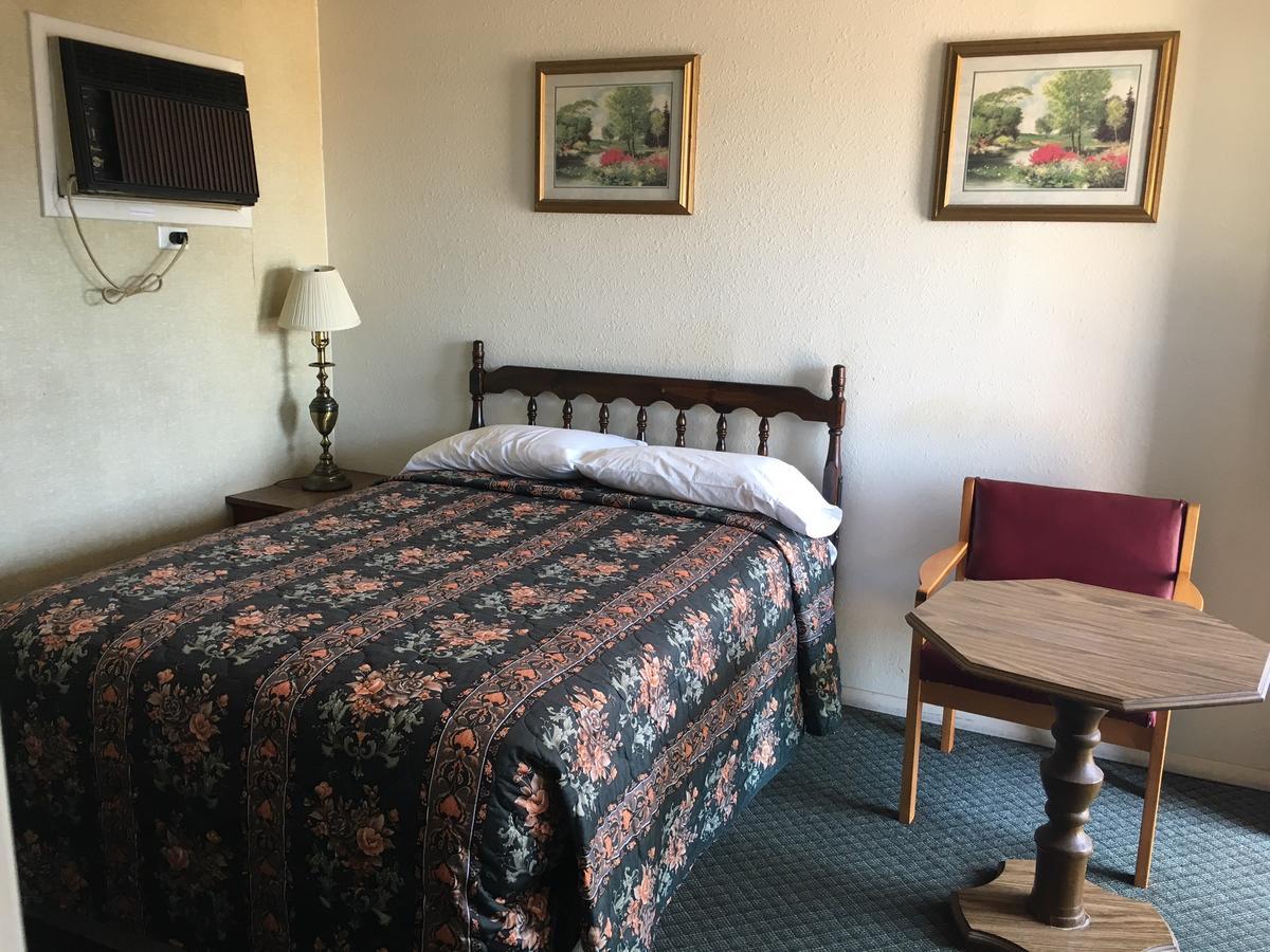 Skyliner Motel Stroud Eksteriør bilde