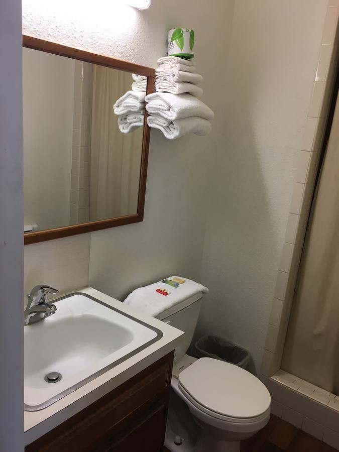 Skyliner Motel Stroud Eksteriør bilde