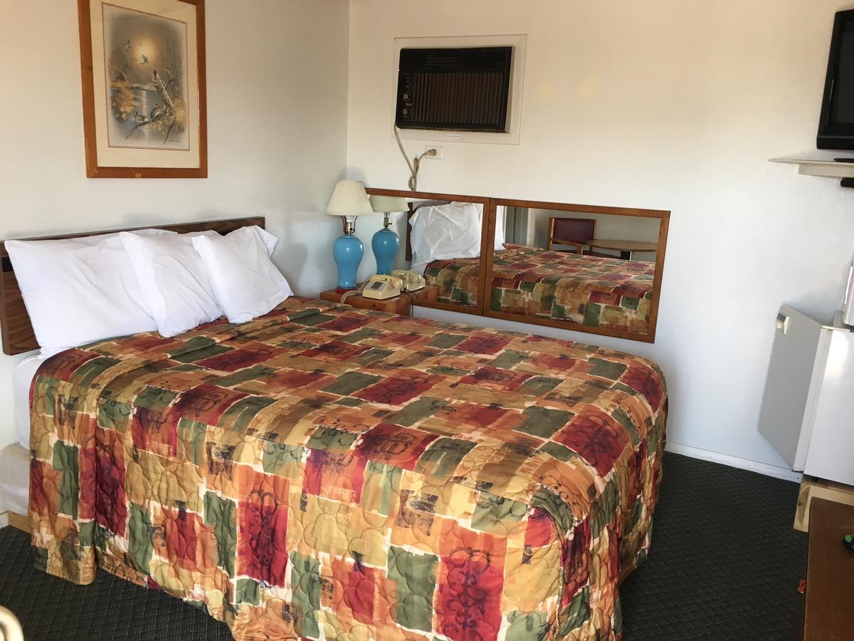 Skyliner Motel Stroud Eksteriør bilde