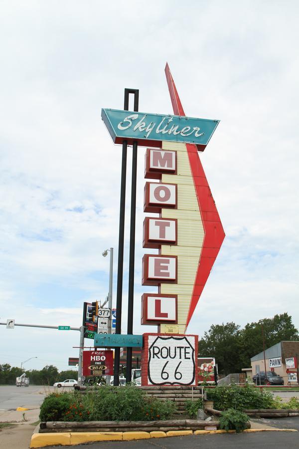 Skyliner Motel Stroud Eksteriør bilde