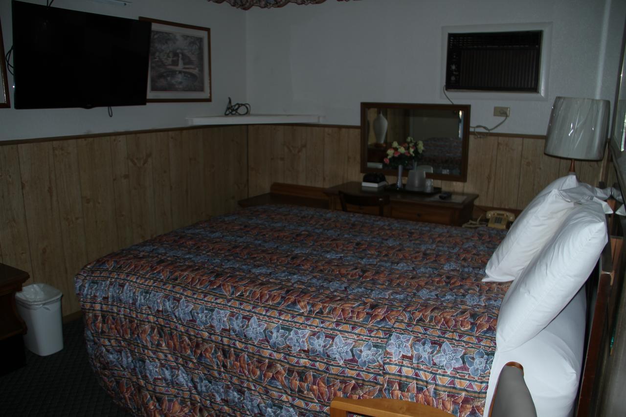 Skyliner Motel Stroud Eksteriør bilde