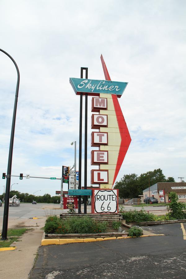 Skyliner Motel Stroud Eksteriør bilde