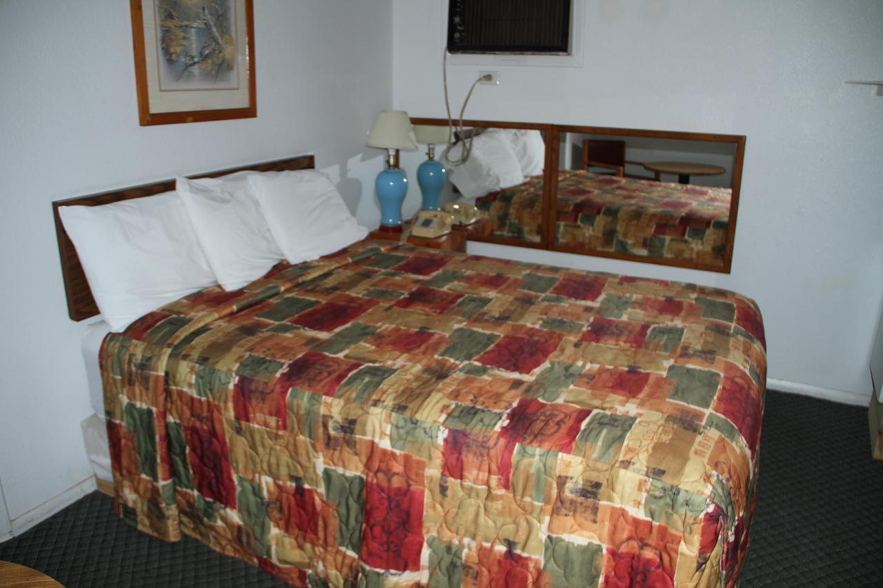 Skyliner Motel Stroud Eksteriør bilde